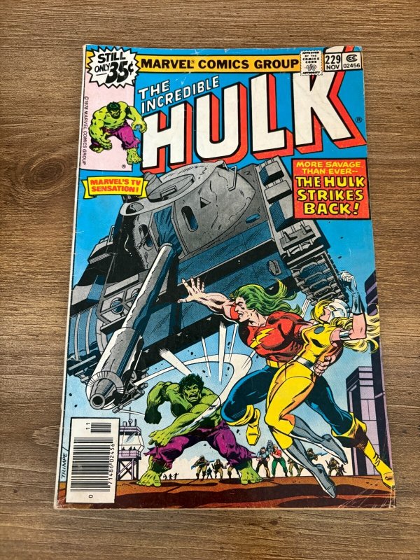 The Incredible Hulk #229 (Marvel Comics, 1978), raw comic book in FN condition — front cover
