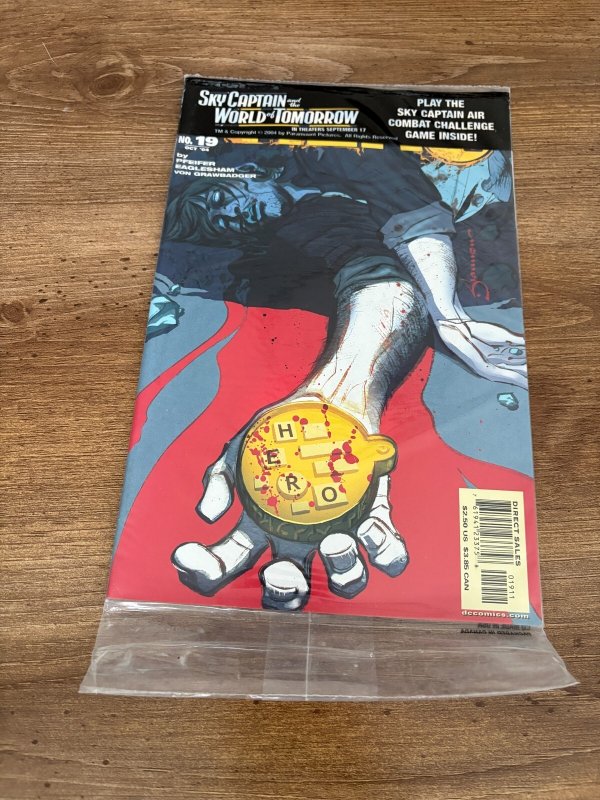 Hero #19 (DC Comics, 2004), raw comic book in NM condition — front cover