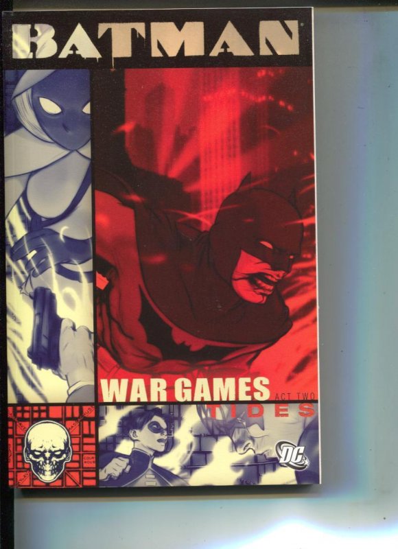 Batman: War Games Tides Act Two-Ed Brubaker-TPB- Trade, raw, ungraded comic book — front cover