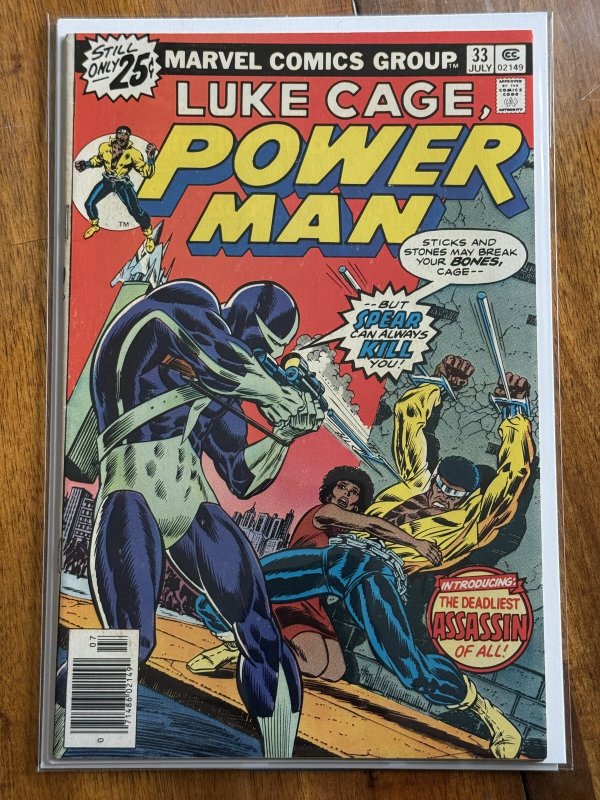 Luke Cage, Power Man #33 (Marvel Comics, 1976), raw comic book in FN/VF 7.0 condition — front cover