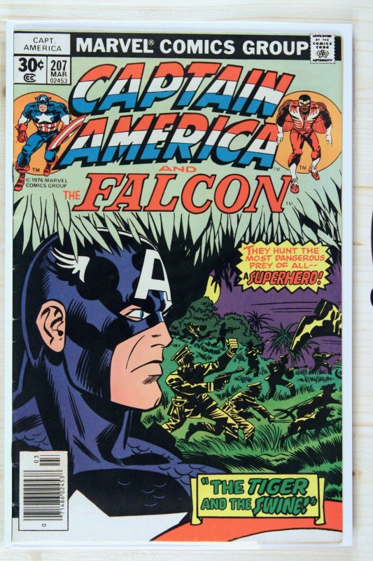 Captain America #207 (Marvel Comics, 1977), raw comic book in FN/VF 7.0 condition — front cover