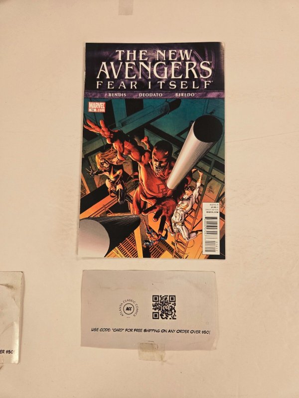 New Avengers #16 (Marvel Comics), raw comic book in NM condition — front cover