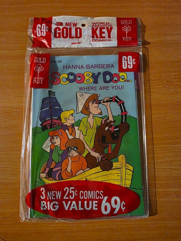 Gold Key 3 Pack Sealed Scooby-Doo #26 Robin Hood #3 Baby Snoots #17 NM 1974 (1974), raw comic book in NM condition — front cover