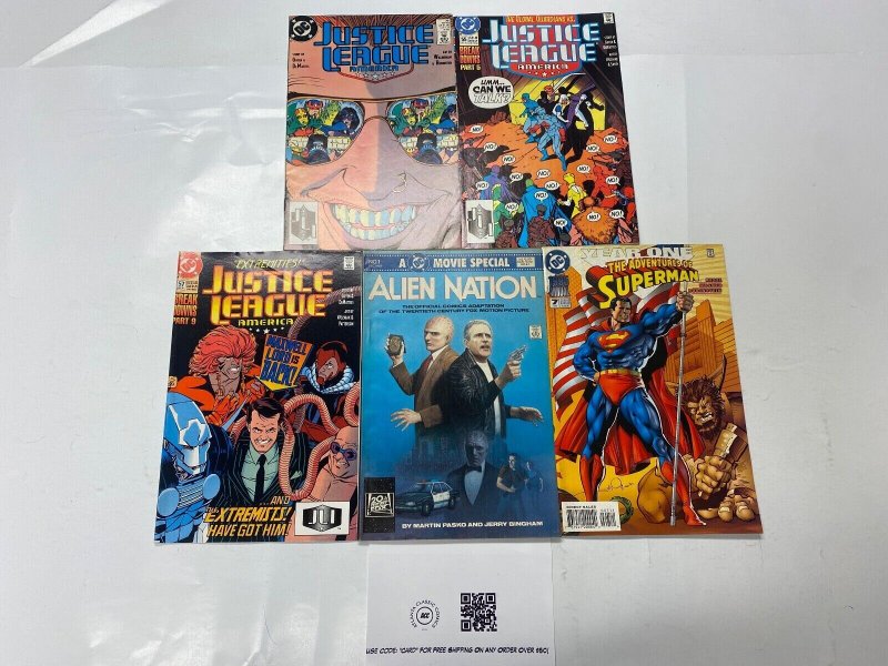 5 DC Comic Books Justice League #30, raw, ungraded comic book — front cover