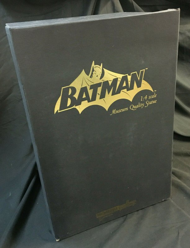 Batman 1:4 Scale Museum Quality Statue DC Direct Mib 690 of 1800 (DC Comics), raw, ungraded comic book — front cover