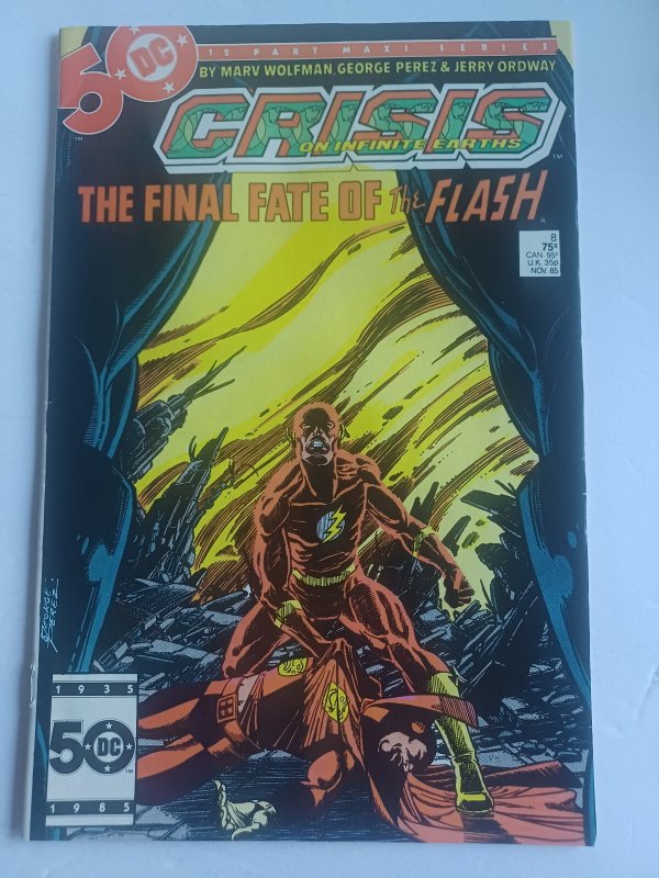 Crisis on Infinite Earths #7 (DC Comics, 1985), raw comic book in VF condition — front cover