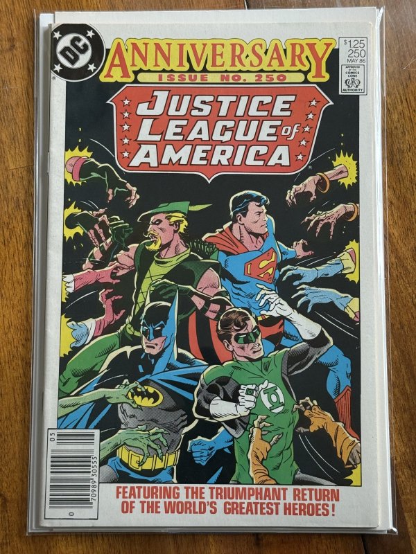 Justice League of America #250 (DC Comics, 1986), raw comic book in VF+ 8.5 condition — front cover