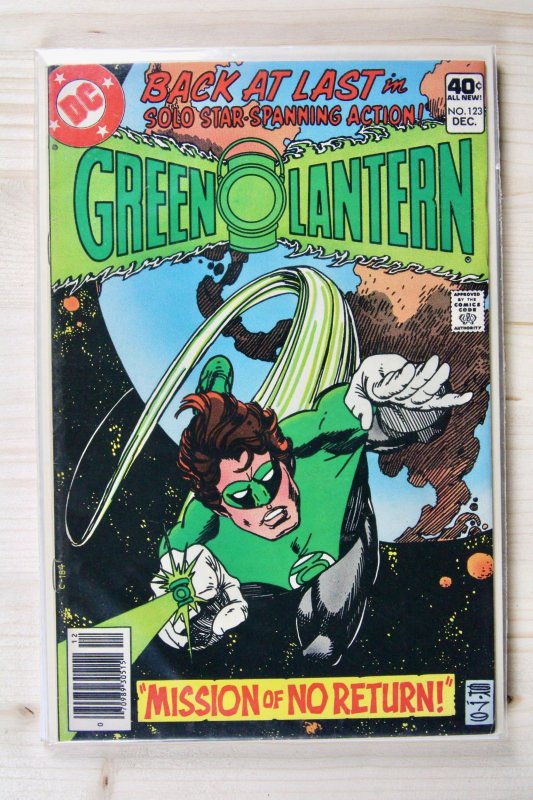 Green Lantern #123 (DC Comics, 1979), raw comic book in VF- 7.5 condition — front cover