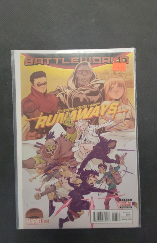 Runaways #4 (Marvel Comics, 2015), raw, ungraded comic book — front cover