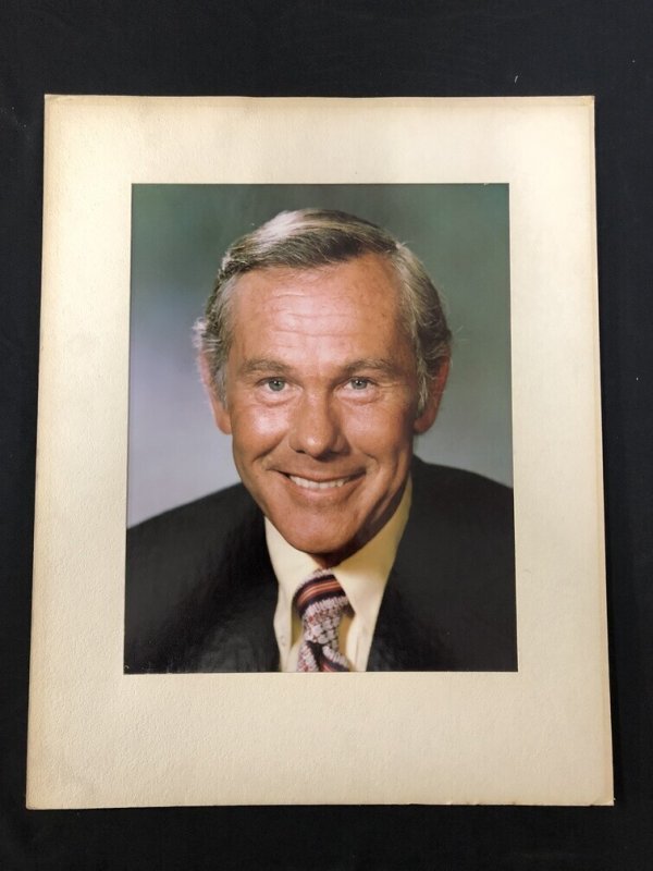 MAG: TV Guide Cover Print: Johnny Carson-Tonight Show, raw, ungraded comic book — front cover