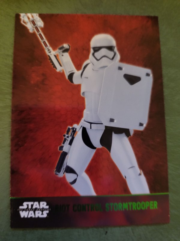 2016 Star Wars: The Force Awakens Series 1 Green Parallel #8 (2016), raw, ungraded comic book — front cover