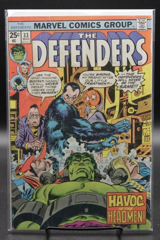 The Defenders #33 (Marvel Comics, 1976), raw, ungraded comic book — front cover