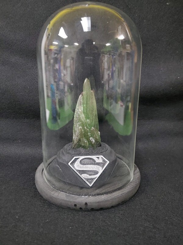 DC Superman Kryptonite Crystal Shard Prop Replica w/ Display Rare (DC Comics), raw, ungraded comic book — front cover