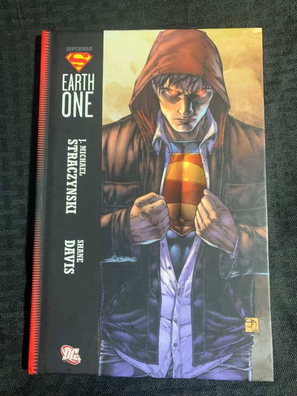 2010 Superman Earth One by Straczynski & Davis HC VF 8.0 1st DC Comics (DC Comics, 2010), raw comic book in VF 8.0 condition — front cover