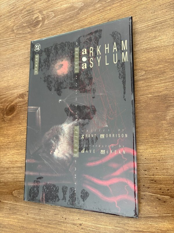 Batman Arkham Asylum Hardcover Sealed DC Graphic Novel Comic Book 10 J324 (DC Comics), raw, ungraded comic book — front cover