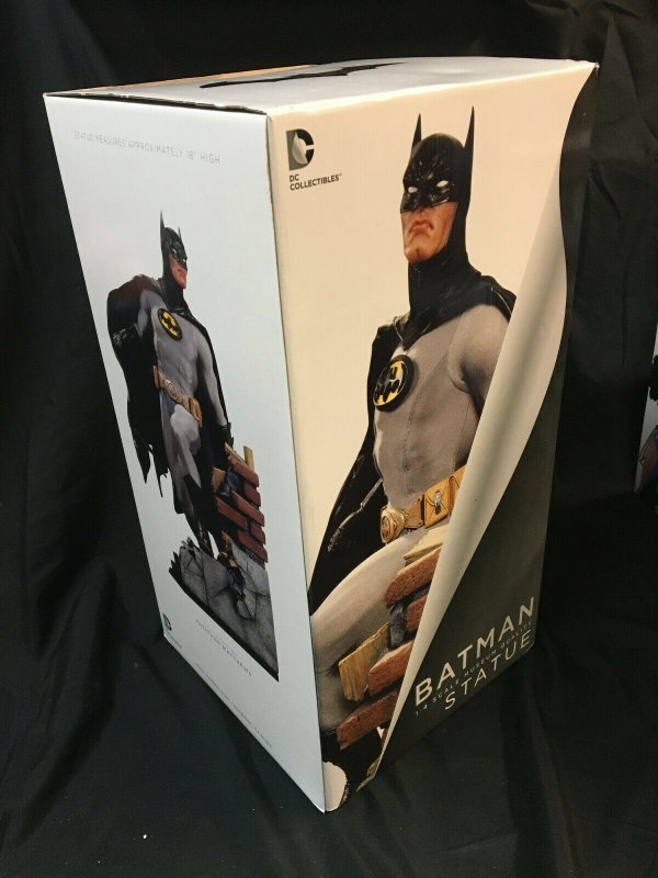 Batman 1:4 Scale Museum Quality Statue DC Comics Rooftop Base Mib Factory Sealed (DC Comics), raw, ungraded comic book — front cover