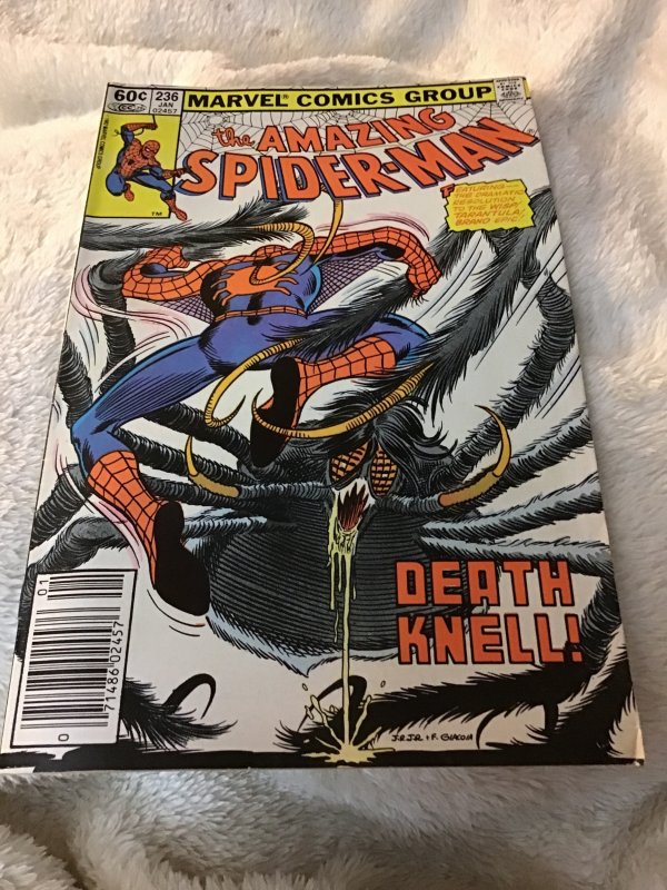 The Amazing Spider-Man #236 (Marvel Comics, 1983), raw comic book in VF/NM condition — front cover