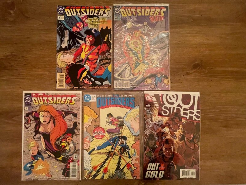 Lot of 5 Outsiders DC Comic Books # 28 9 1 4 7 Batman Superman Flash Arrow J951, raw, ungraded comic book — front cover
