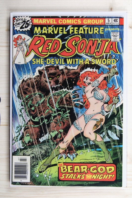 Marvel Feature: Red Sonja #5 (Marvel Comics, 1976), raw comic book in VF 8.0 condition — front cover
