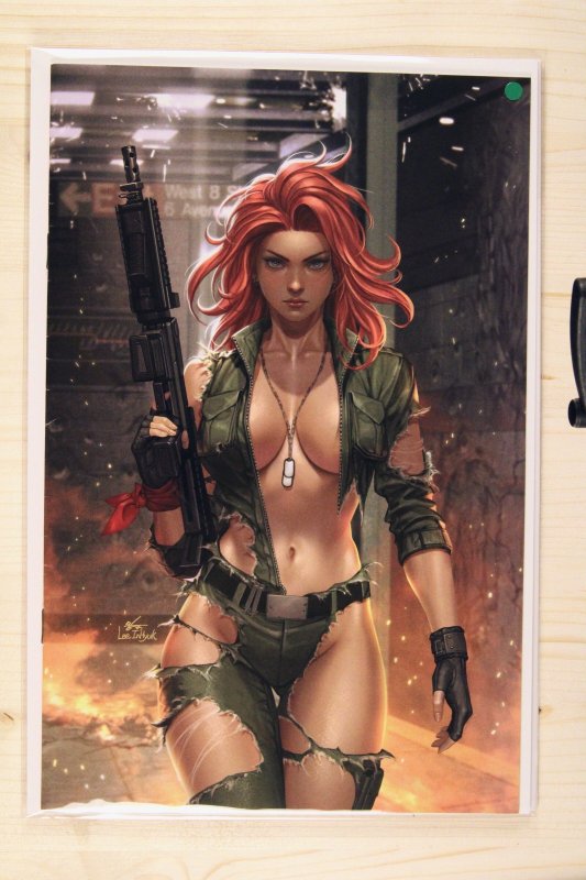 Heat Seeker: Exposed - a Gun Honey Series #2 (2025), raw comic book in NM 9.4 condition — front cover