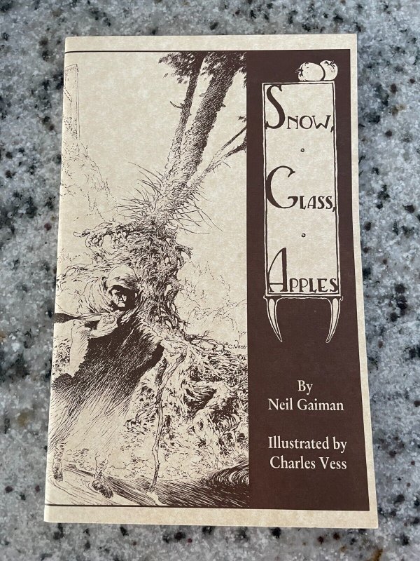 Snow, Glass, Apples Mini Comic Book Dreamhaven Signed Inside Neil Gaiman NM J997, raw comic book in NM condition — front cover