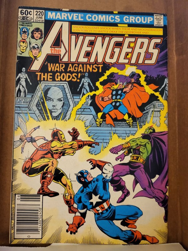 The Avengers #220 (Marvel Comics, 1982), raw, ungraded comic book — front cover