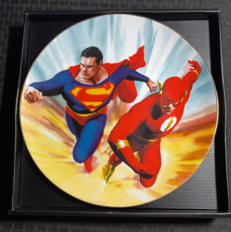 2004 Superman VS Flash DC Direct 10.5" Plate #940 (2004), raw comic book in 5.5 condition — front cover