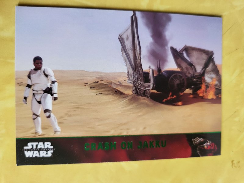 2016 Star Wars: The Force Awaken Series 1 Green Parallel #86 (2016), raw, ungraded comic book — front cover