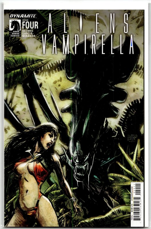 Aliens/Vampirella #4 (Dynamite Entertainment, 2015), raw, ungraded comic book — front cover