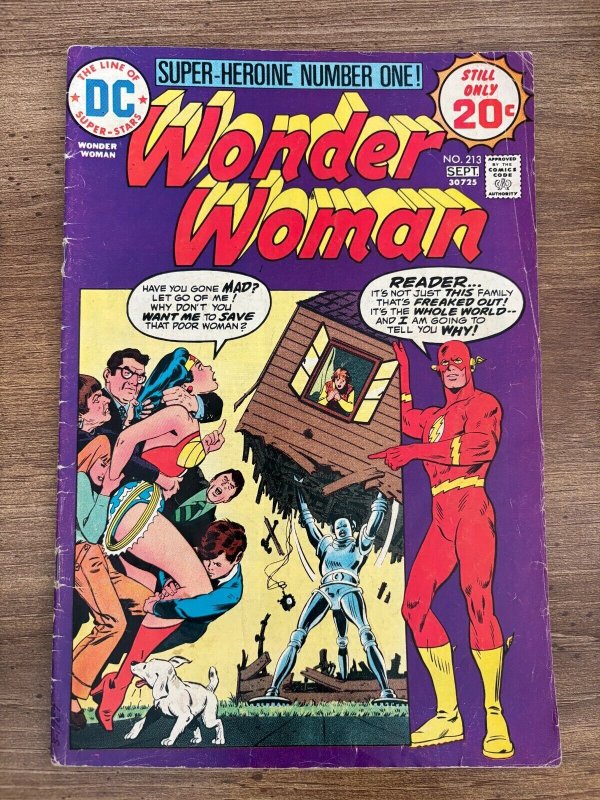 Wonder Woman #213 (DC Comics), raw comic book in VG condition — front cover