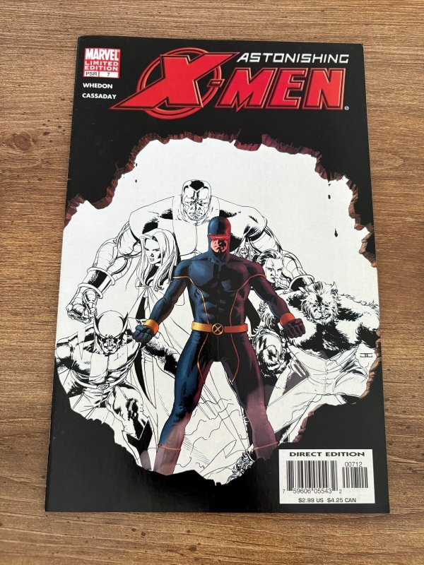 Astonishing X-Men #7 (Marvel Comics), raw comic book in VF/NM condition — front cover