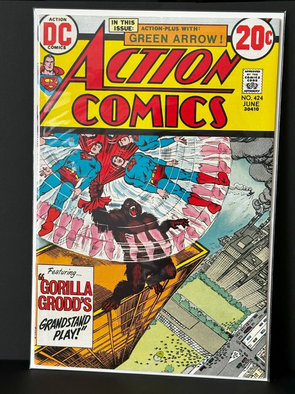 Action Comics #424 (DC Comics, 1973), raw comic book in VF+ condition — front cover
