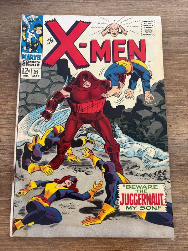 (Uncanny) X-Men #32 (Marvel Comics), raw comic book in VG condition — front cover