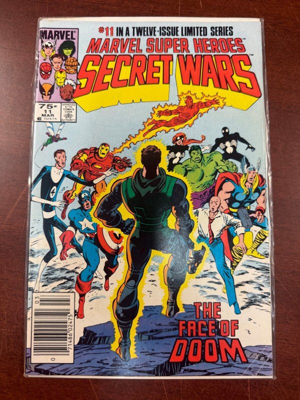 Marvel Super Heroes Secret Wars #11 (Marvel Comics), raw comic book in VF- condition — front cover
