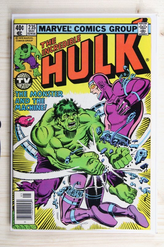 The Incredible Hulk #235 (Marvel Comics, 1979), raw comic book in VF 8.0 condition — front cover